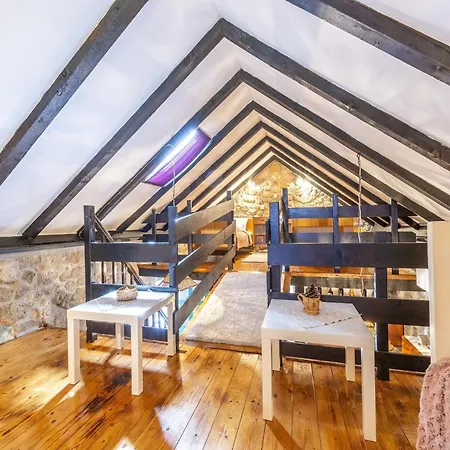 Rustical Kokori I Shared Pool - One Bedroom 펜션 Vrgorac