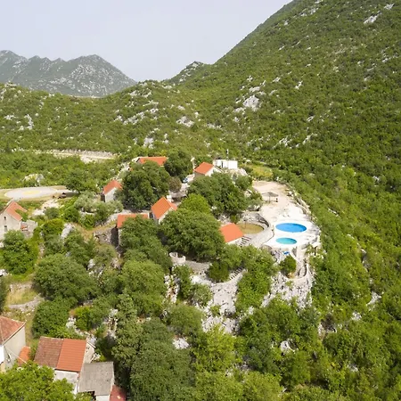 Rustical Kokori I Shared Pool - One Bedroom * Vrgorac